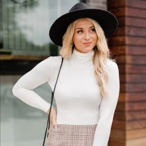 Wishful Heart White Turtleneck Bodysuit Pink Lily Size Medium